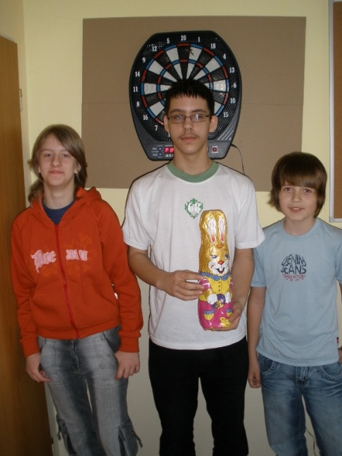 Turnaj v šípkach O veľkonočného zajaca vyhral Michal Stančík z 8.A