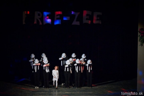Free-Zee dance show