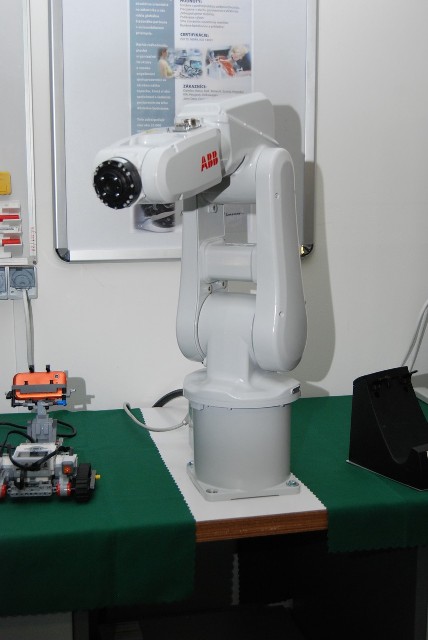 Slávnostné otvorenie laboratória automatizácie a robotiky  v SOŠ Stará Turá