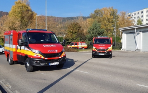 Odovzdávanie vozidiel Iveco Daily pre obce a mestá Trenčianskeho kraja