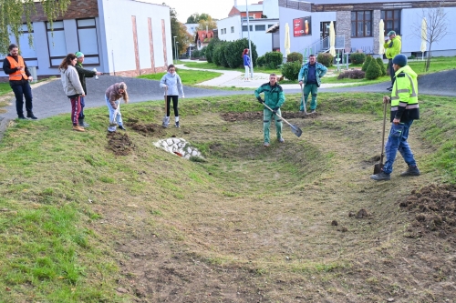 Kvetinová výsadba na detskom dopravnom ihrisku - Výsledok skvelej spolupráce