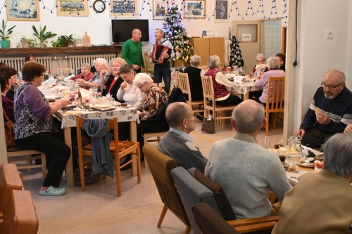 Vianočné chvíle v Dennom centre seniorov